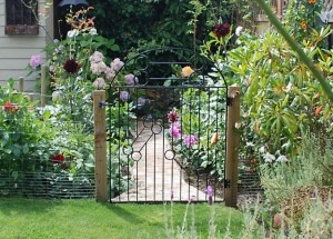 Beautiful garden gate and suitable feng shui